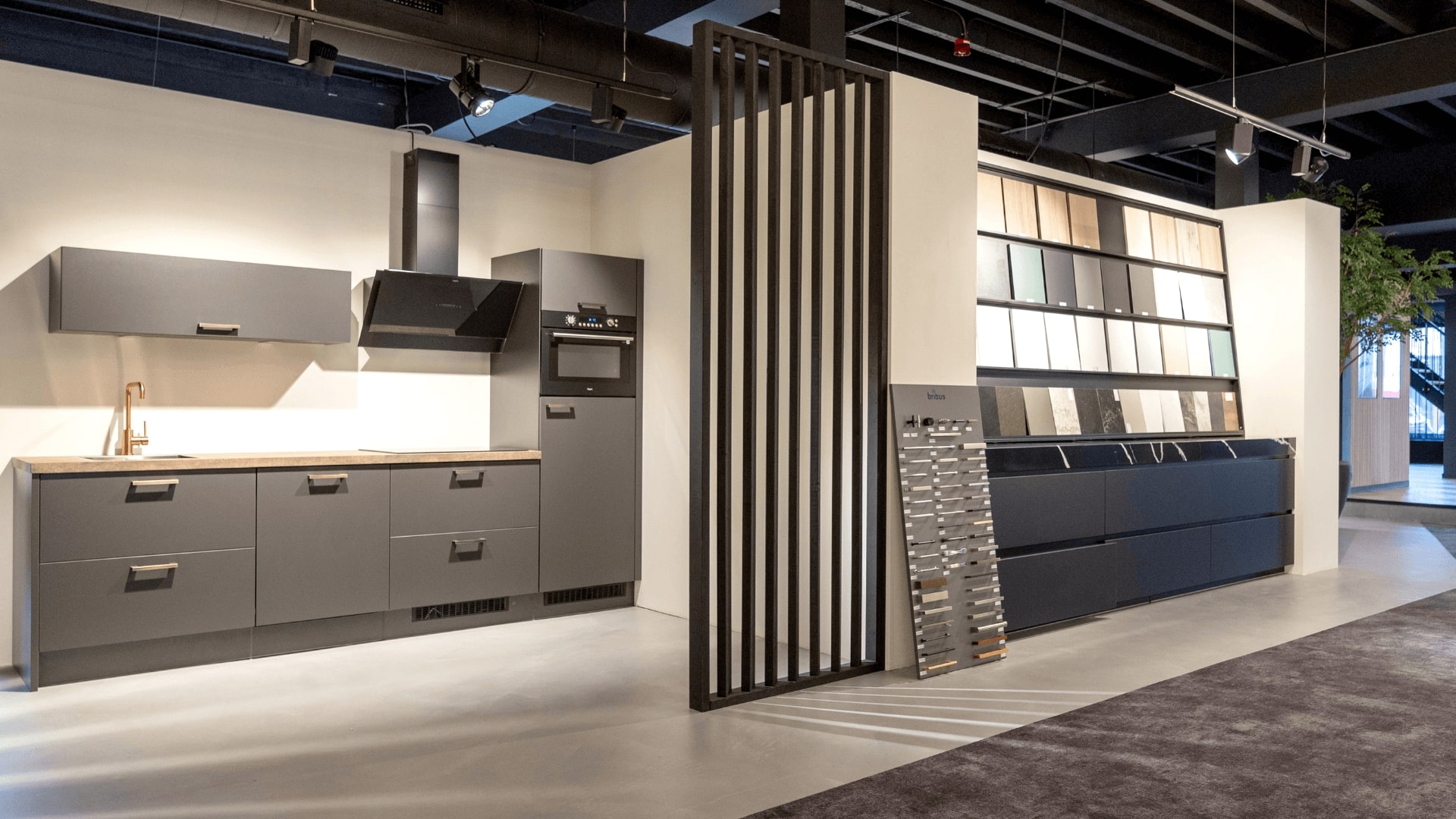 Business Center Keukens En Tegels